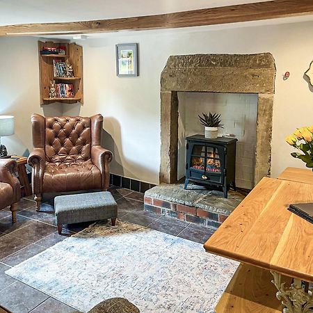 Johnsons Cottage - Uk39727 Taddington Екстериор снимка